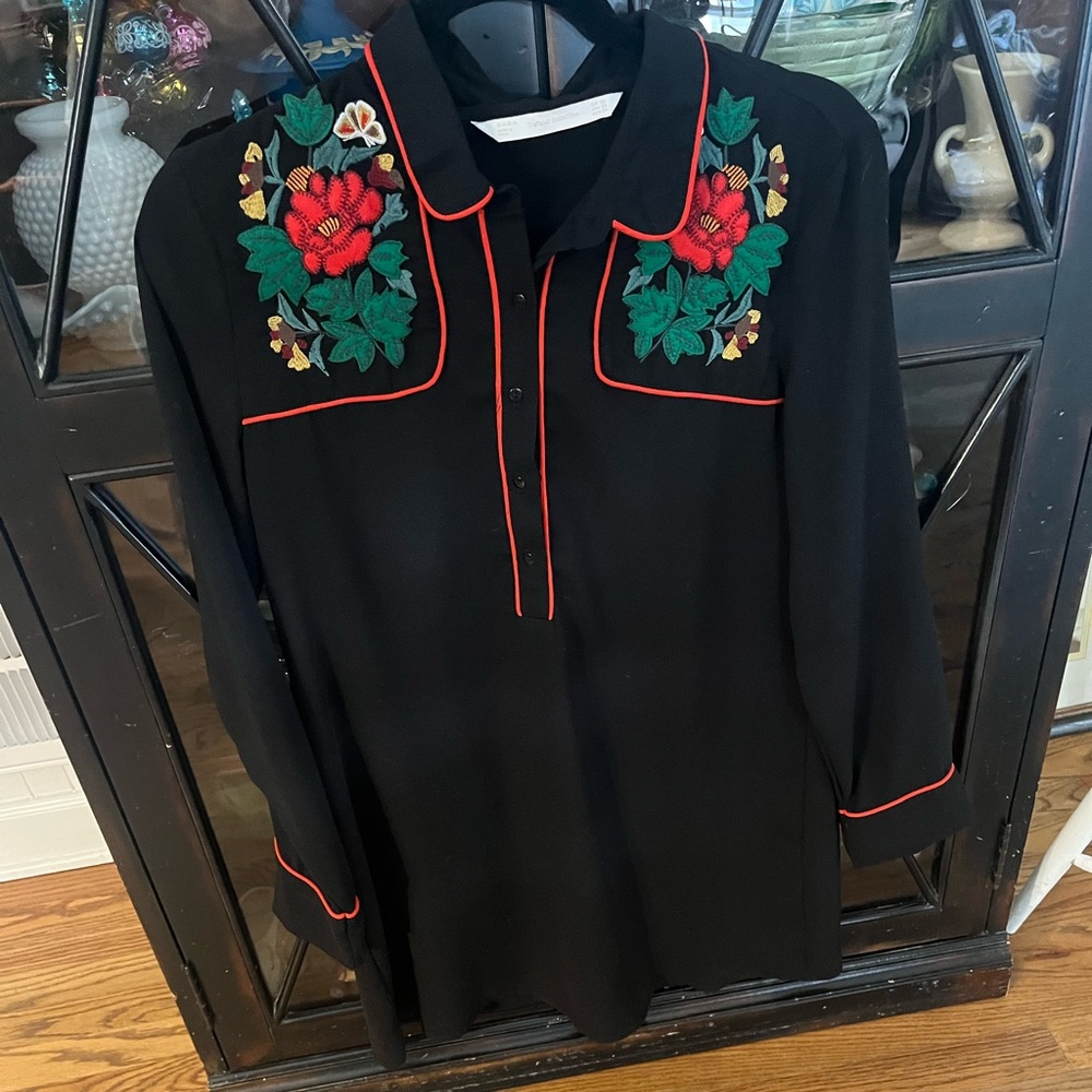 Zara Black short shirt dress. EUC SIZE X-Small Priced to SELL!